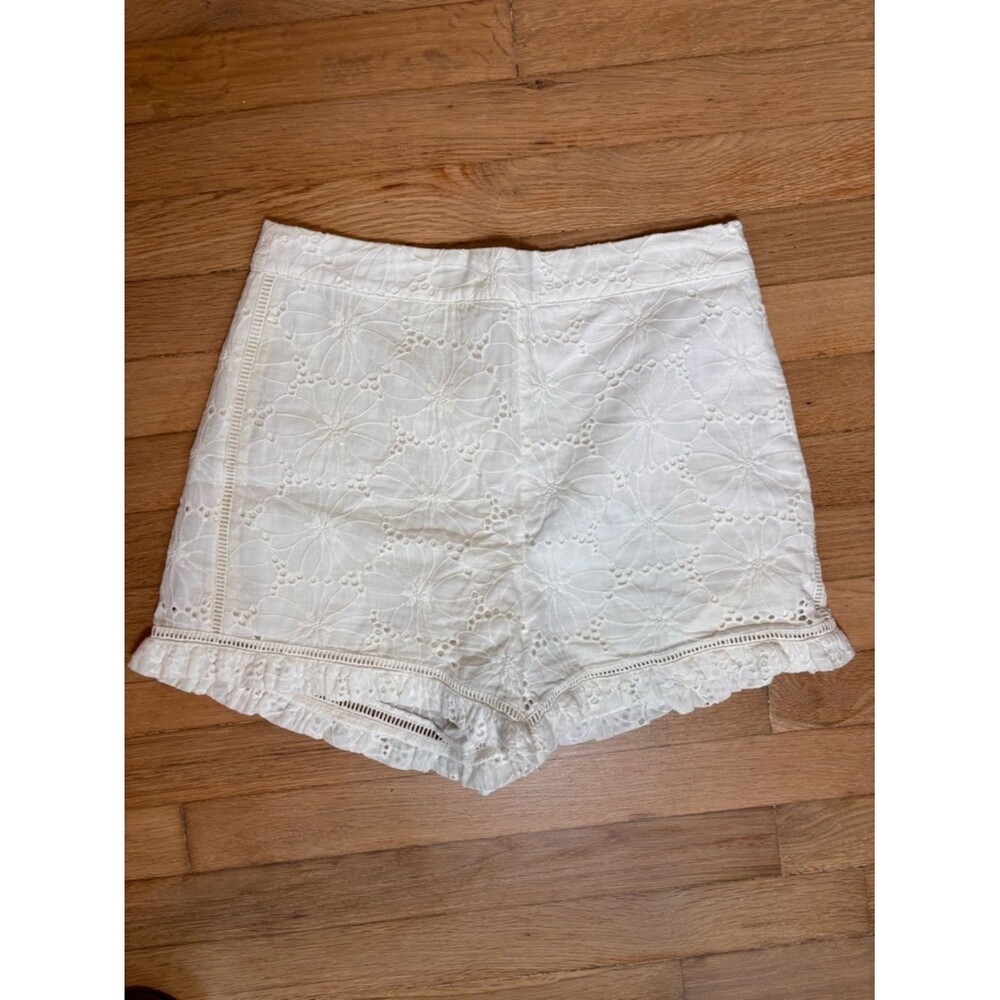 J.O.A. Los Angeles White Eyelet Floral Detail Ruffle Hem Shorts M
